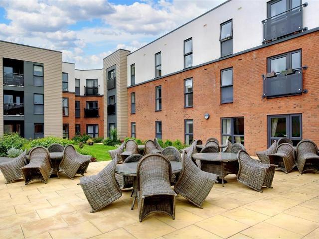 Flat for sale in Stanford On Avon, Leicestershire