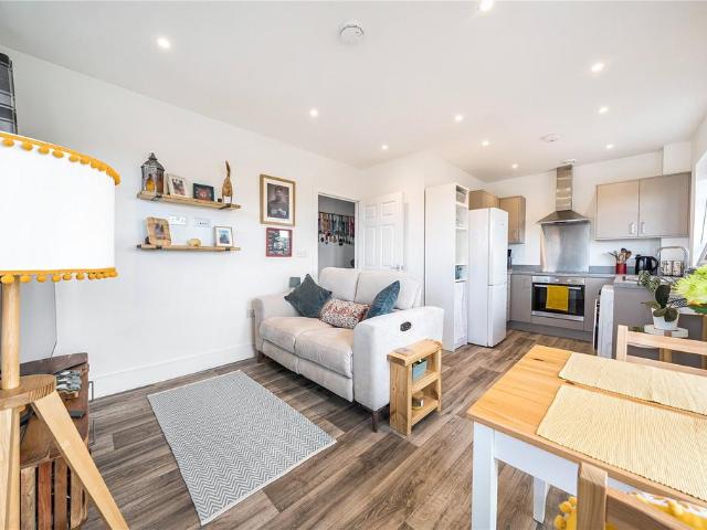 Flat for sale in Aldermaston Wharf, West Berkshire