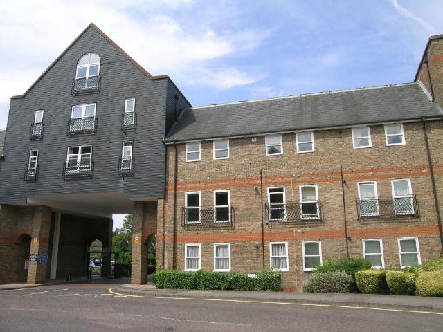 Flat for sale in Kings Hill, Colliers End