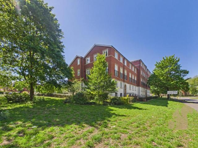 Flat for sale in Fordham Heath, Essex