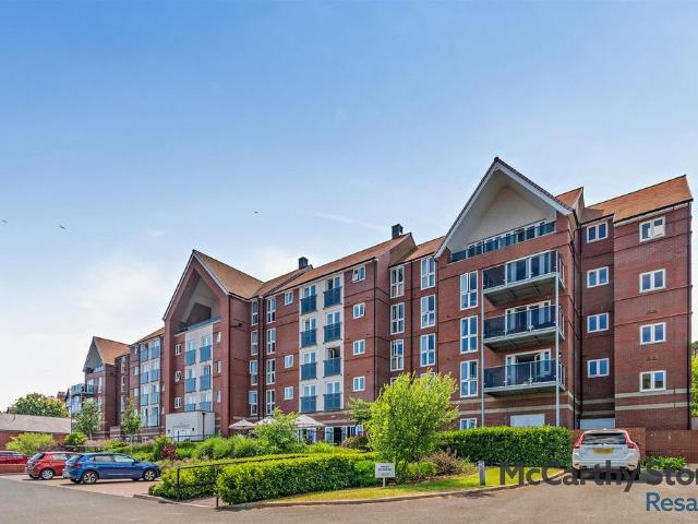 Flat for sale in South Cliff, Kepwick