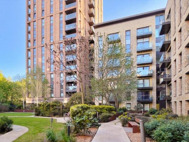 Flat for sale in Rotherhithe, Greater London