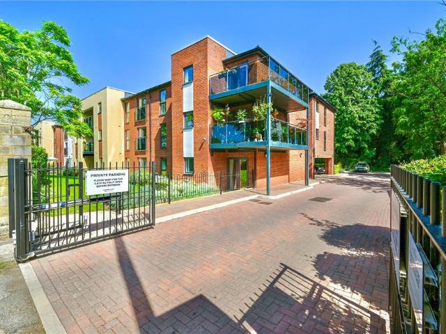 Flat for sale in Tettenhall, West Midlands