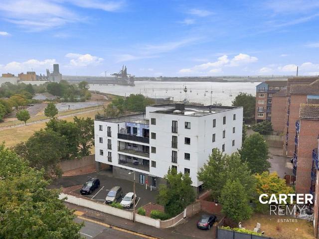 Flat for sale in Grays, Essex