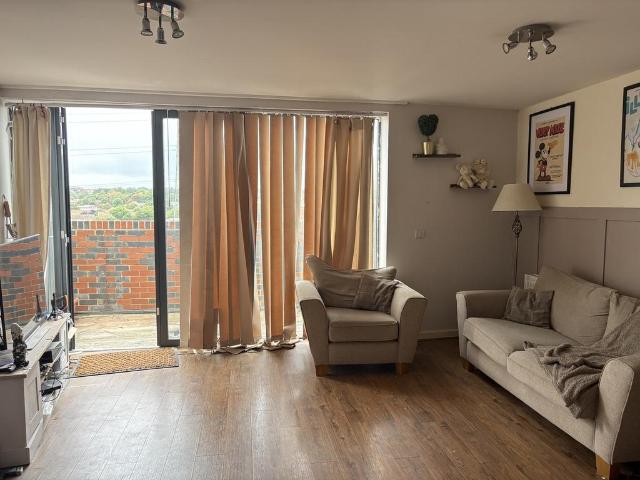 Flat for sale in Wansunt, Greater London