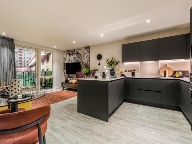 Flat for sale in Dagenham, Dagenham