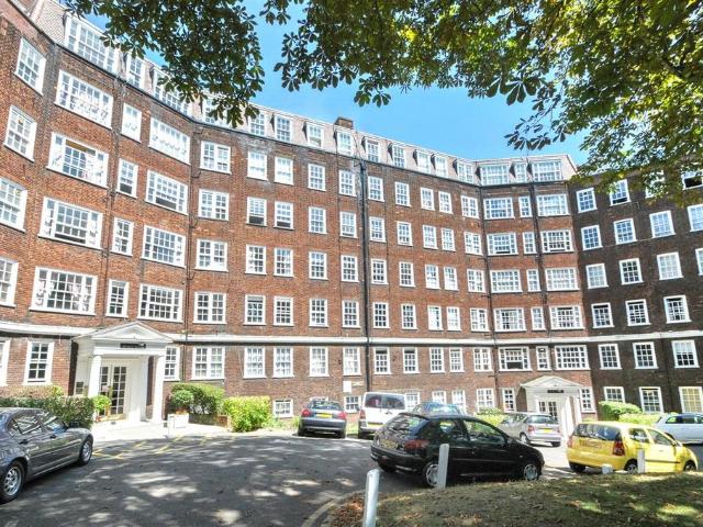 Flat for sale in Chalk Farm, Primrose Hill