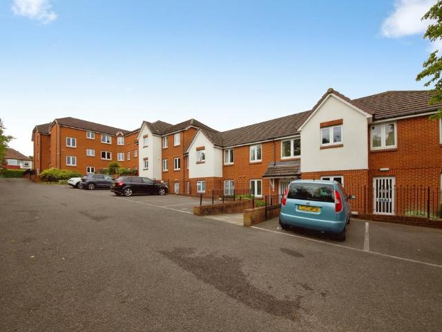 Flat for sale in Southgate, Oakwood