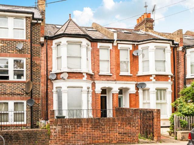 Flat for sale in Shepherd's Bush, Greater London
