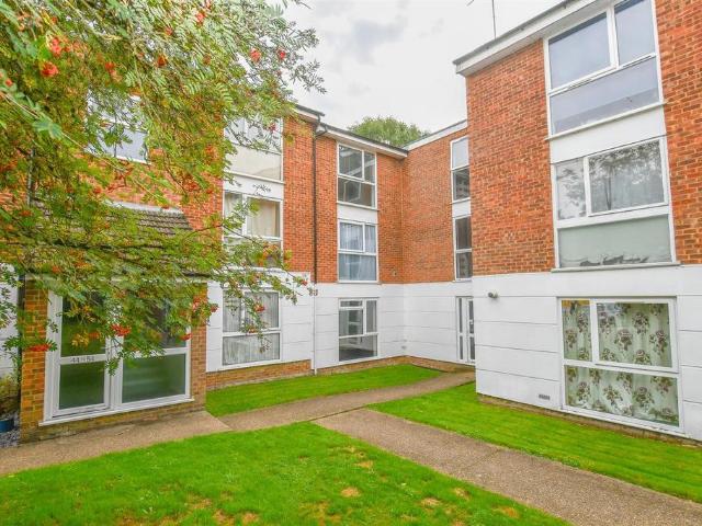 Flat for sale in Five Acres, Hertfordshire