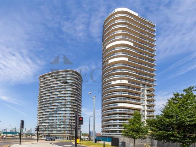 Flat for sale in Canning Town, Greater London