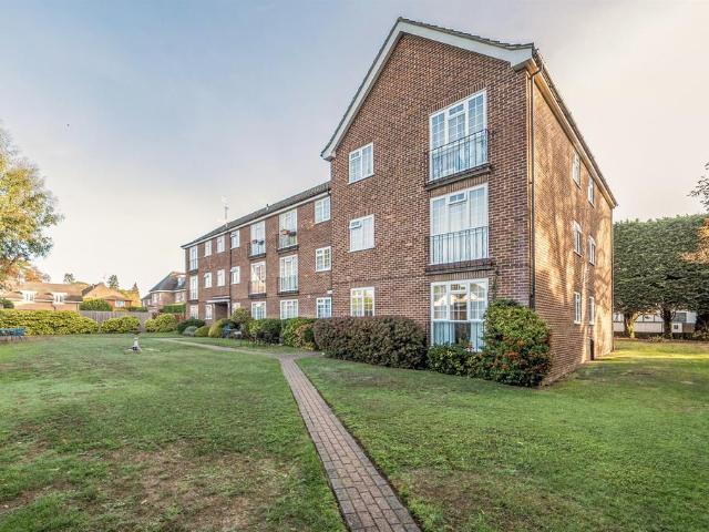 Flat for sale in Whitebrook Park, Maidenhead