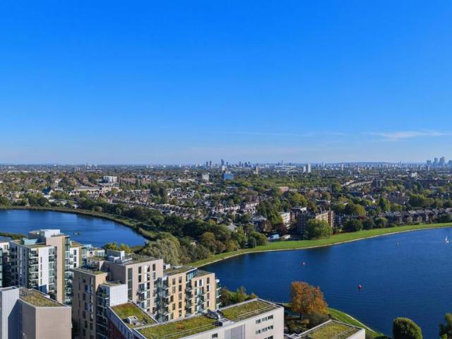 Flat for sale in Woodberry Down, Stamford Hill