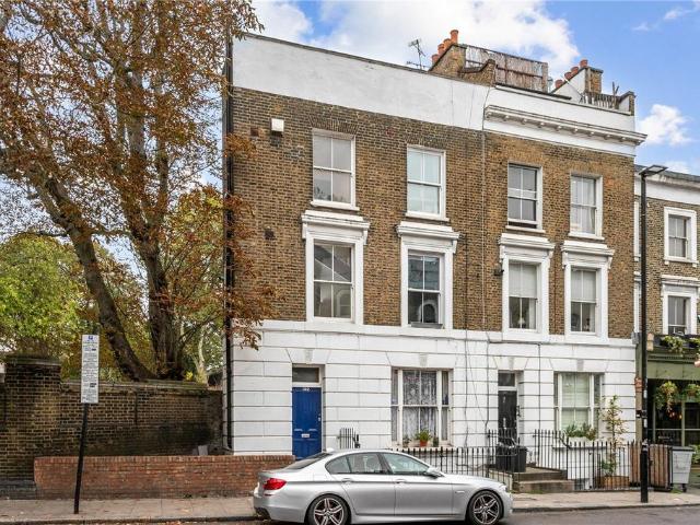 Flat for sale in Highbury, Greater London