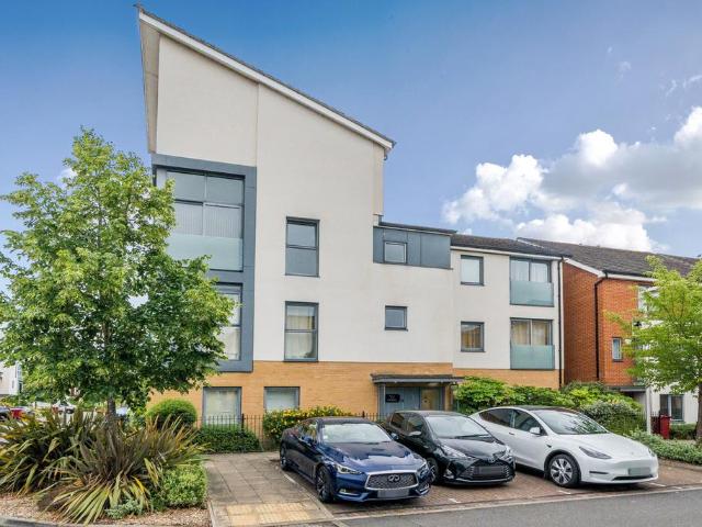Flat for sale in Whitley, Reading