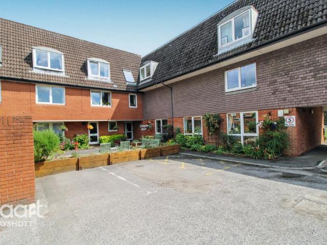 Flat for sale in Fole, Surrey