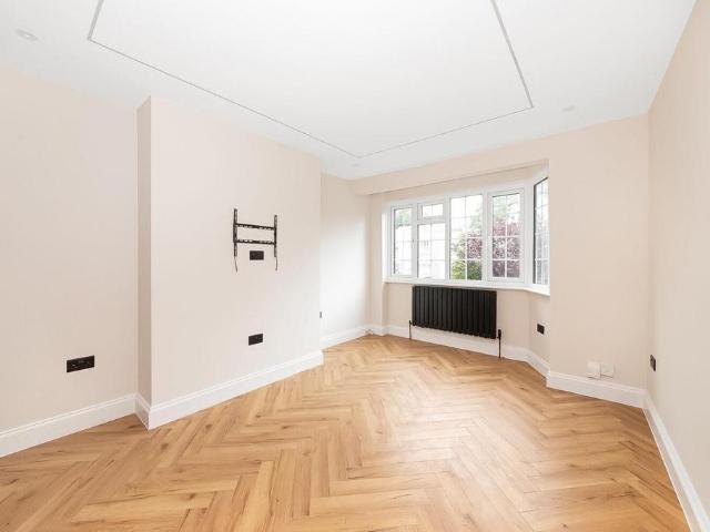 Flat for sale in Crystal Palace, Isle Of Man