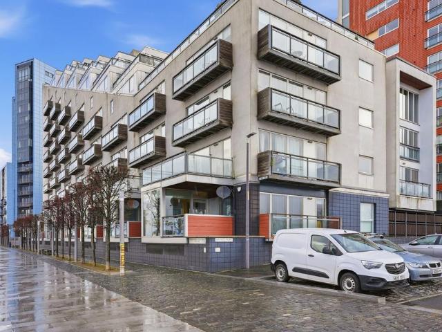 Flat for sale in Thornwood, Govan