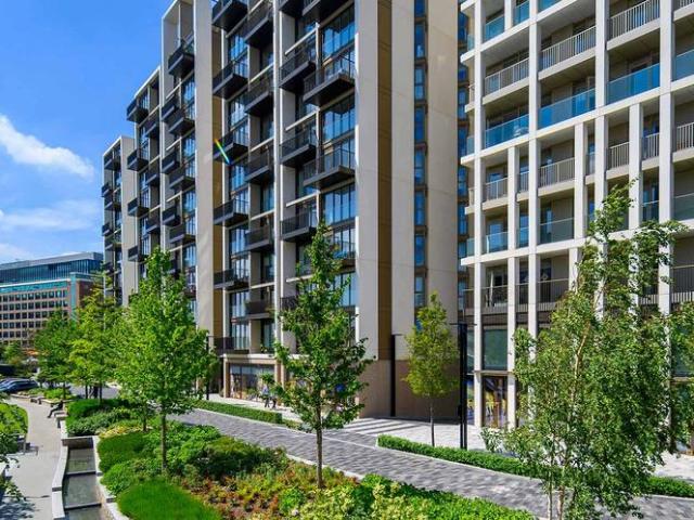 Flat for sale in Shepherd's Bush, Greater London