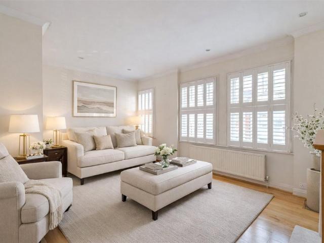 Flat for sale in Fulham, Sands End