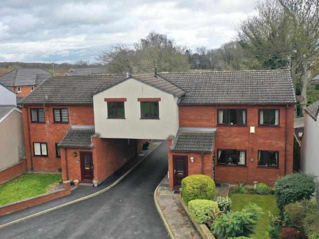 Flat for sale in Lavister, Wales