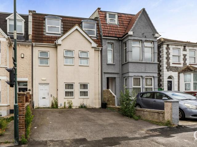 Flat for sale in Brompton, Gillingham