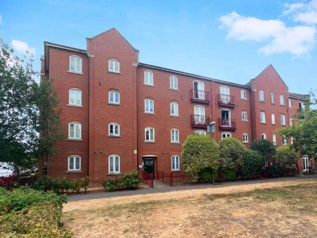 Flat for sale in Walton, Aylesbury