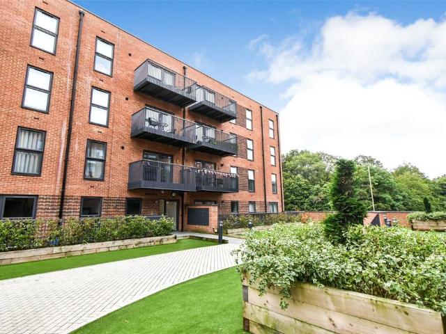 Flat for sale in Hook, Hart