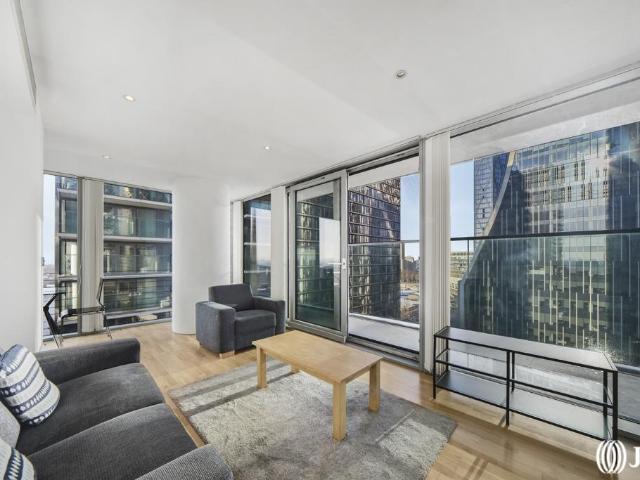 Flat for sale in Canary Wharf, Greater London