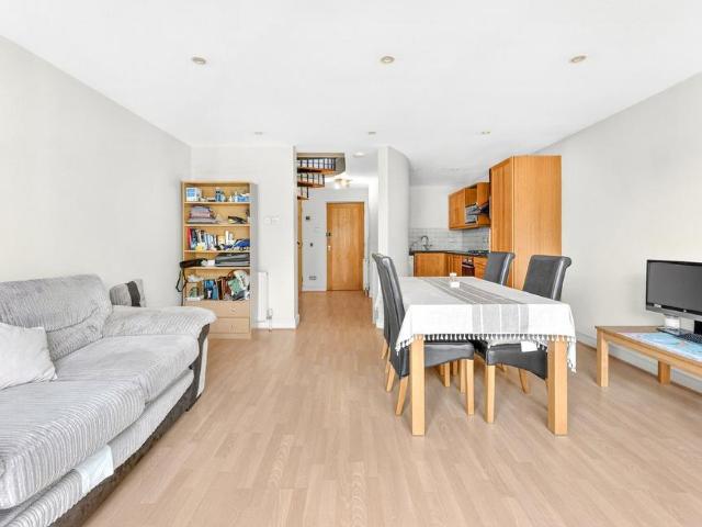 Flat for sale in Old Kent Road, Greater London