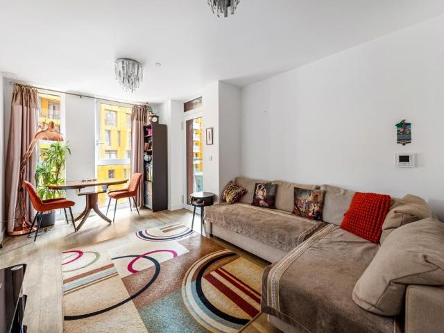 Flat for sale in Enderby Wharf, Greater London