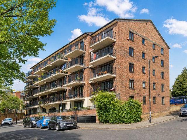 Flat for sale in St. George in the East, Wapping