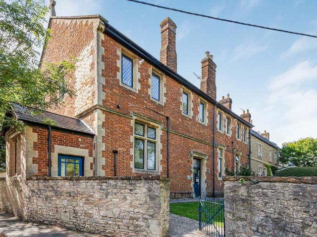 Flat for sale in Evershot, Oxfordshire