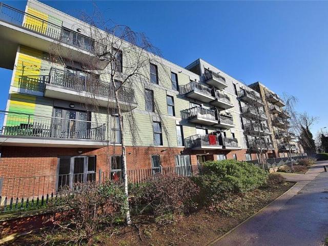 Flat for sale in Downside, Dunstable
