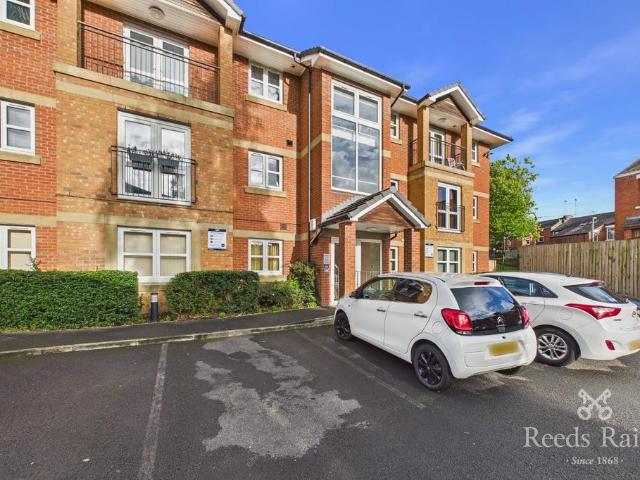 Flat for sale in Avenham, Preston