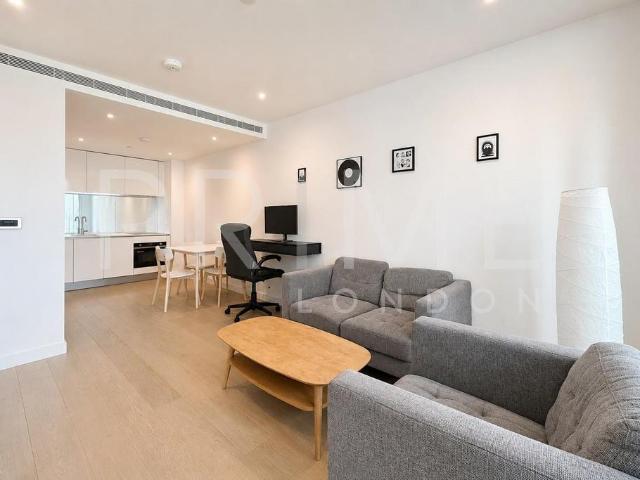 Flat for sale in Vauxhall, Greater London