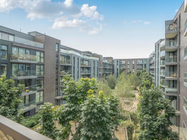 Flat for sale in East Greenwich, Greater London