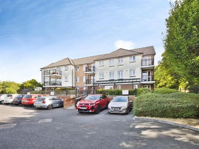 Flat for sale in Yeovil, Somerset