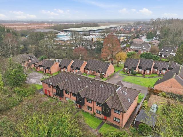 Flat for sale in Frogmore, Five Acres