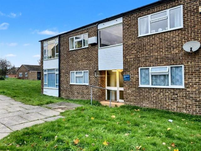 Flat for sale in Pachesham Park, Surrey