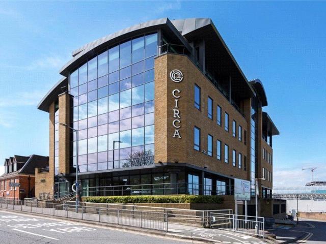 Flat for sale in Easthampstead, Bracknell