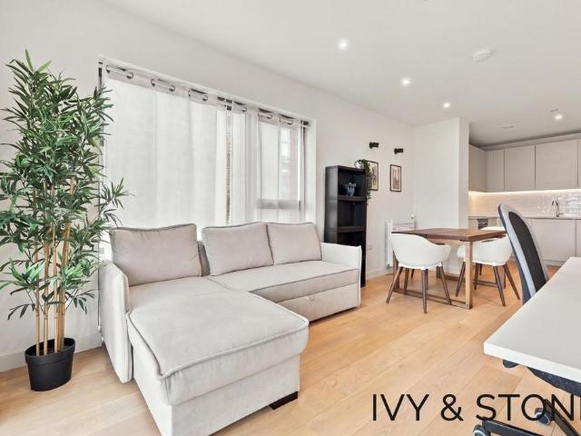 Flat for sale in Royal Wharf, Greater London
