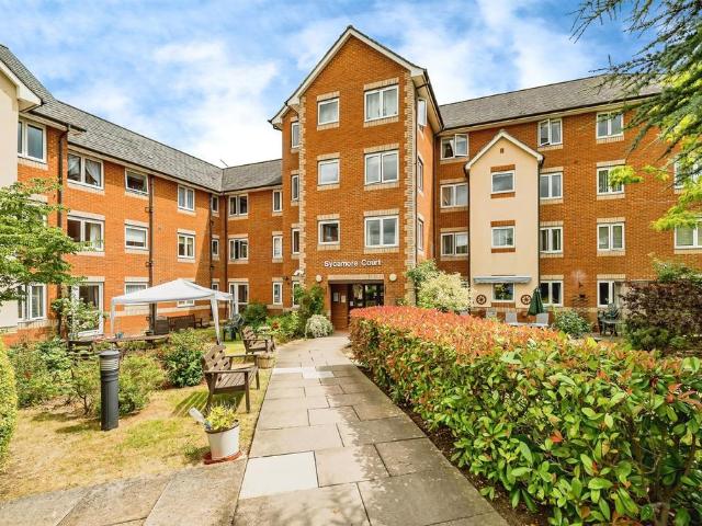 Flat for sale in Aylesbury, Buckinghamshire
