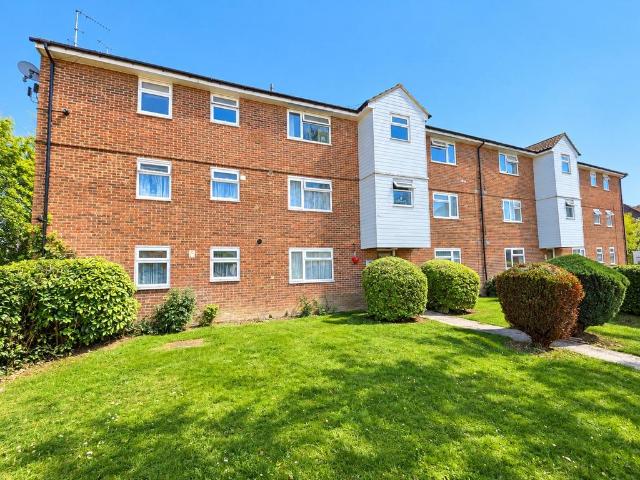 Flat for sale in Rayleigh, Rochford