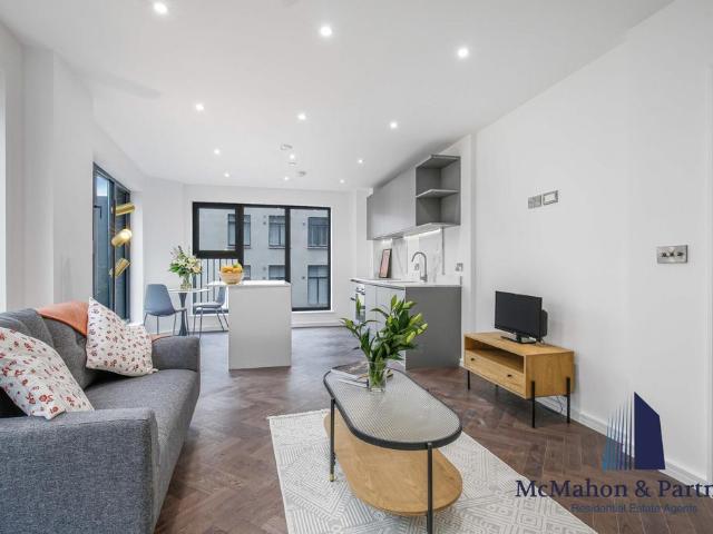Flat for sale in Aldgate, Lyons