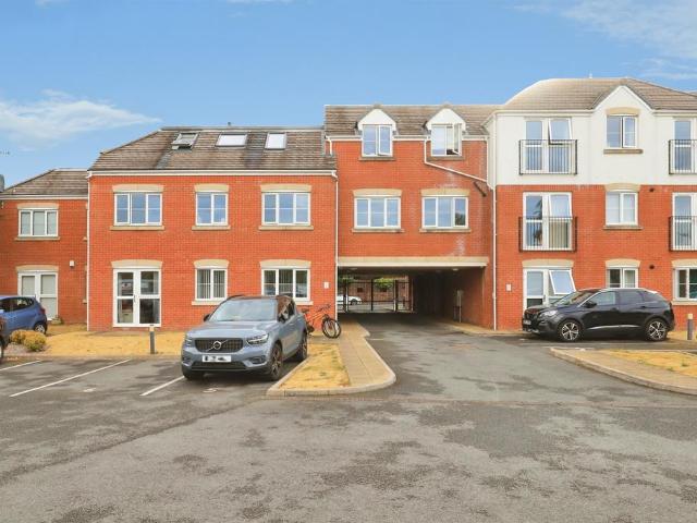 Flat for sale in Audnam, Amblecote