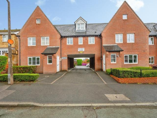 Flat for sale in Lichfield, Boley Park