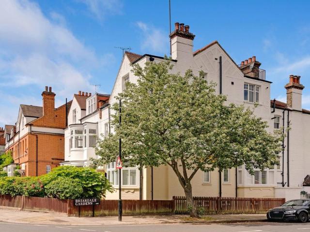 Flat for sale in West Hampstead, Greater London