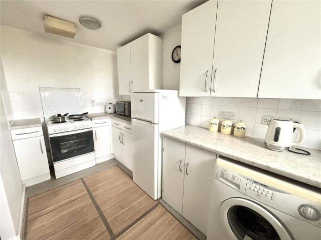 Flat for sale in North Kensington, Greater London