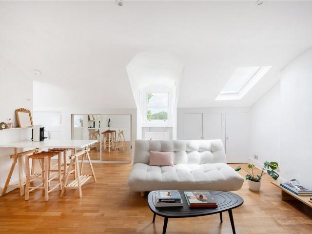 Flat for sale in Belsize Park, Greater London